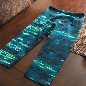 Old Navy Active Capris